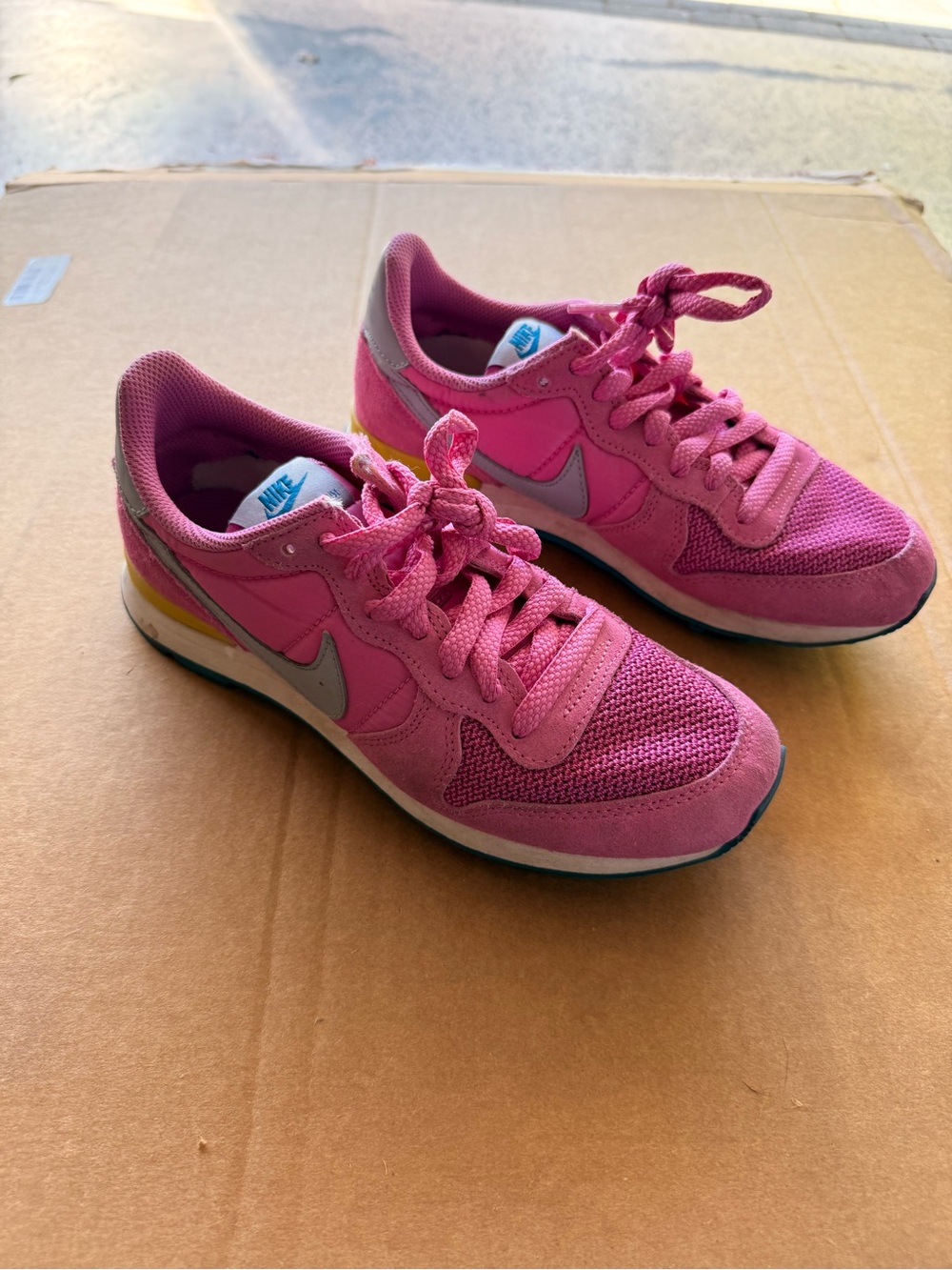 Nike Women’s Pink Retro Running Sneakers 6.5